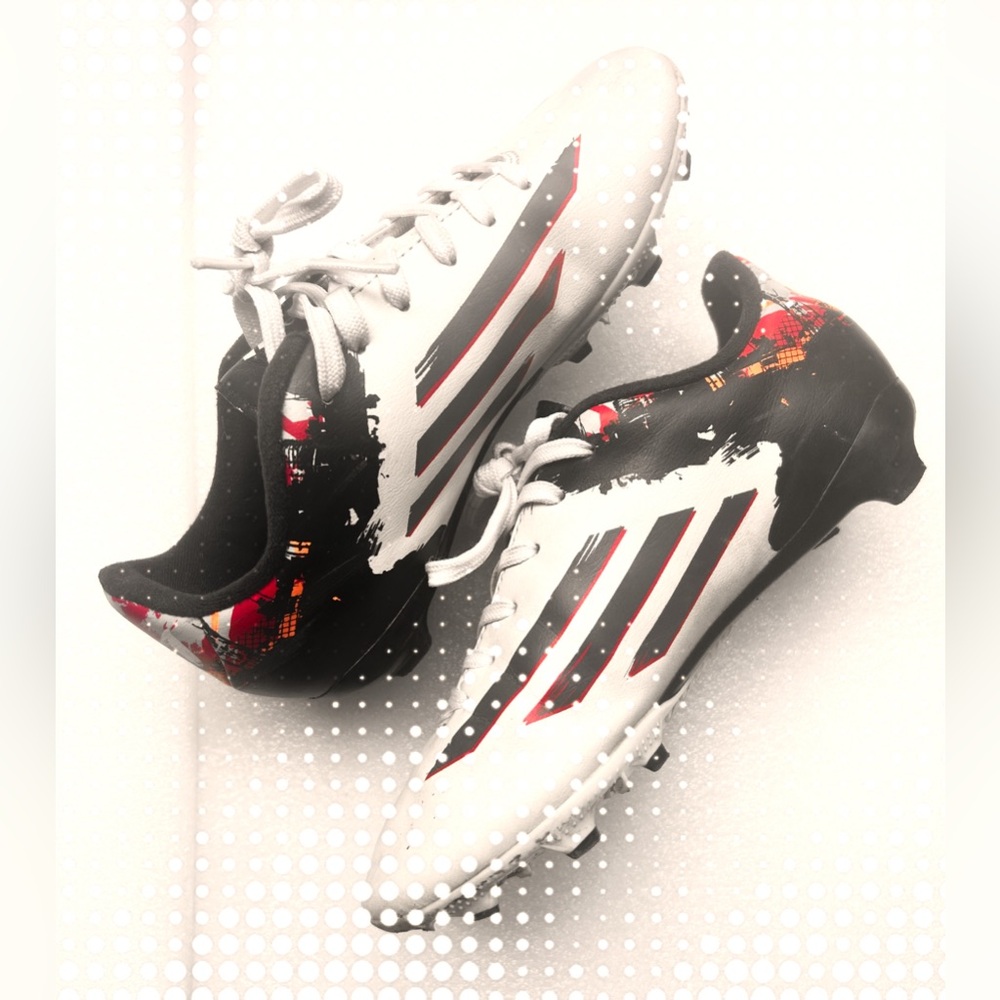 Soccer shoes/ cleats/ kid 2US adidas Messi